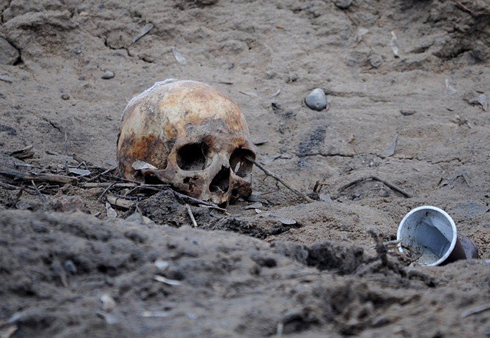 На месте строительства ледовой арены для ХК «Алтай» обнаружили человеческие кости