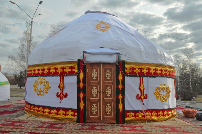 Восточному Казахстану предложили купить алтайские дома, трикотаж и светодиоды