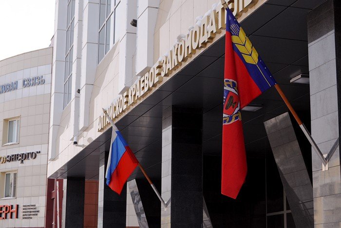 Алтайские депутаты отчитались о доходах за 2013 год