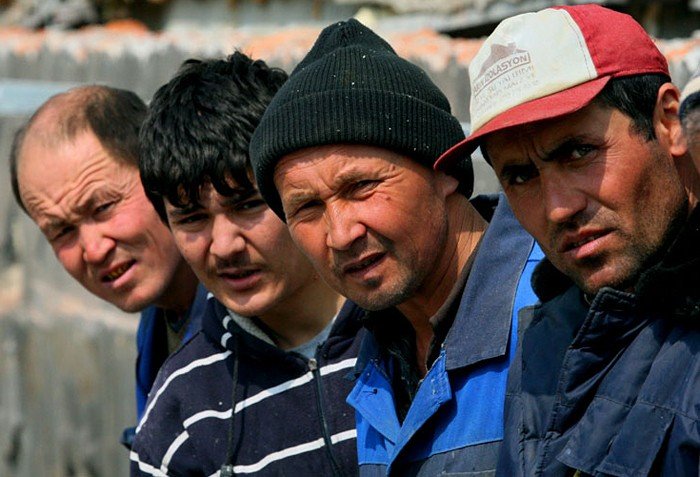 Больше всего трудовых мигрантов в Алтайский край приезжает из Узбекистана и Таджикистана