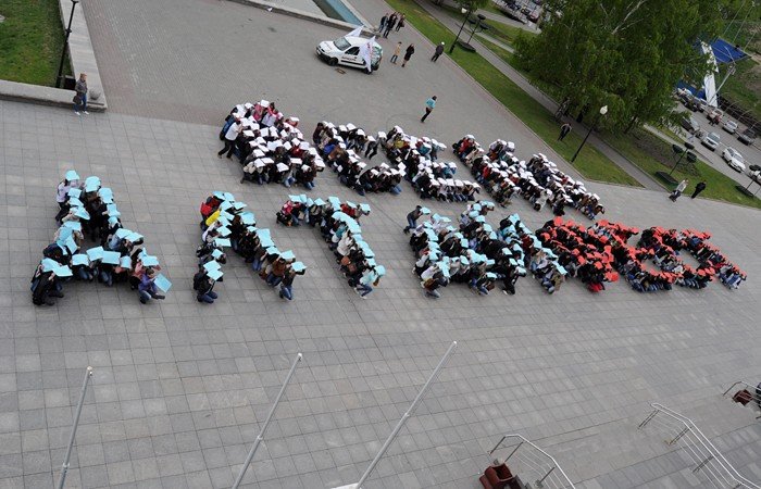 Более 300 студентов устроили флешмоб в поддержку «Алтайфеста»