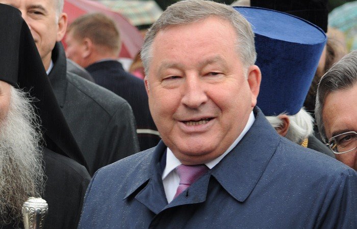 Губернатор Карлин заработал в 2013 году около 3,2 млн рублей
