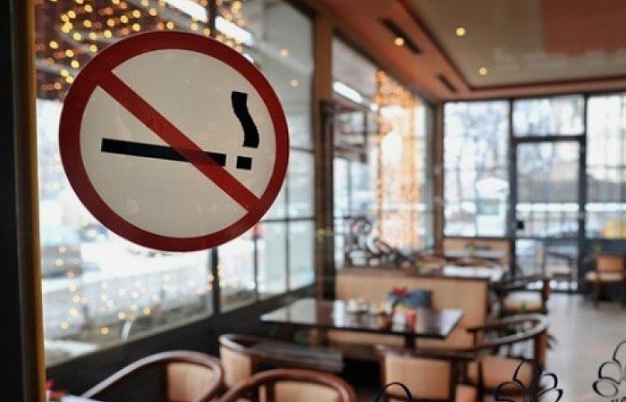 В ресторанах и барах вступил в силу полный запрет на курение