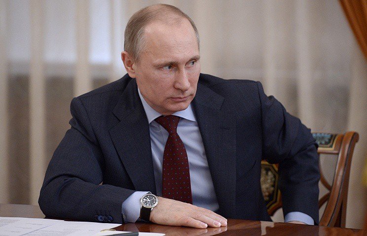 «Железный продуктовый занавес». Путин запретил торговлю со странами, которые ввели санкции против России