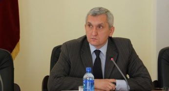 Вице-губернатору Виталию Снесарю отдали в подчинение краевые управления по экономике, туризму и связи