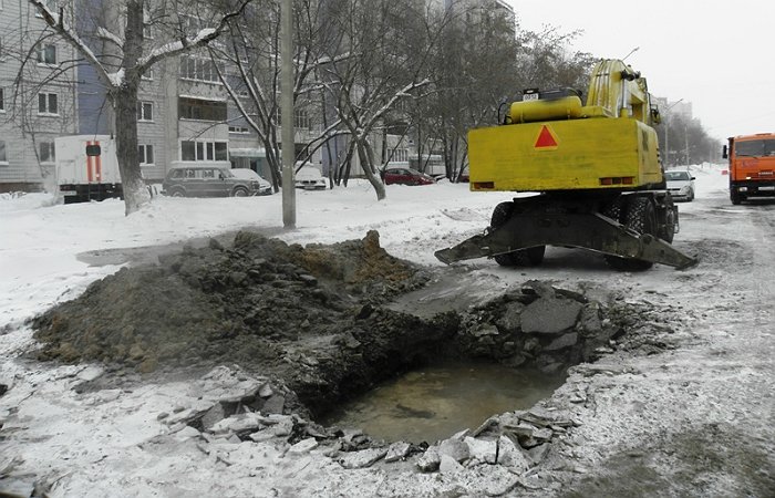 Авария на теплотрассе в Барнауле оставила без отопления около 100 жилых домов