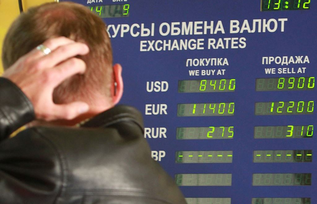 Евро пробил на торгах отметку в 78 рублей, а индекс РТС обвалился на 10%