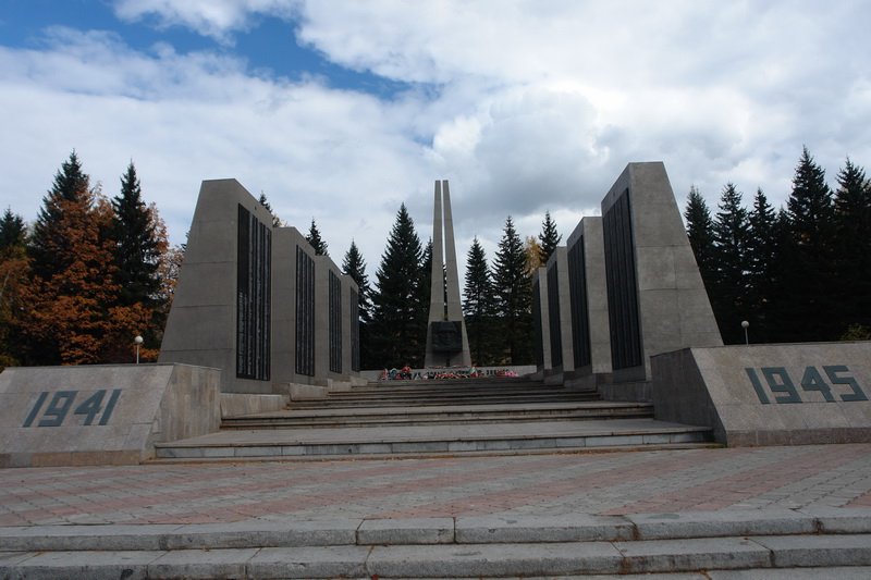 Глава Республики Алтай попросил чиновников «скинуться» на восстановление памятников ВОВ