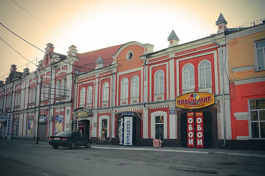Льва Толстого «раздели»: исторический центр Барнаула освобождают от незаконной рекламы