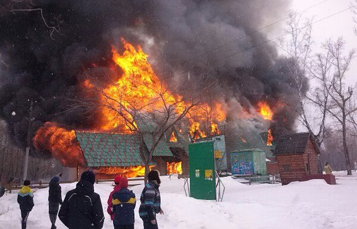 В Барнауле сгорело кафе «Мельница»