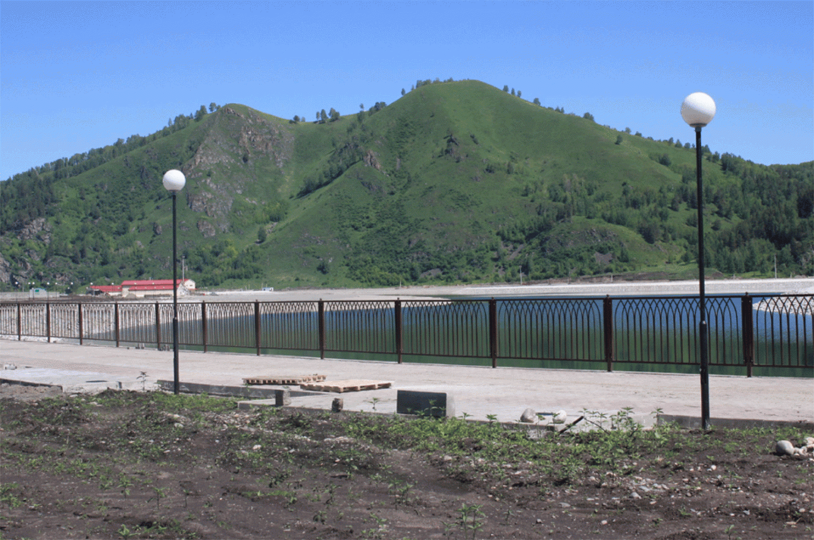 «Долина Алтая» требует, чтобы «Сибмост» починил бракованное озеро   