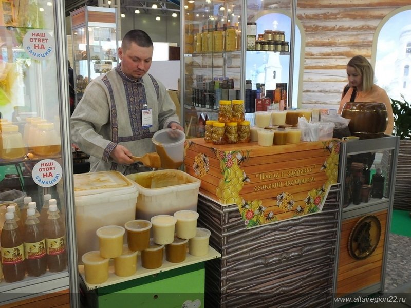 Москвичи выпили 300 литров алтайской медовухи и закусили сыром