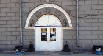 «Барнаул ждёт сюрприз!»: В краевой столице закрылся гастроном в «Доме под шпилем»