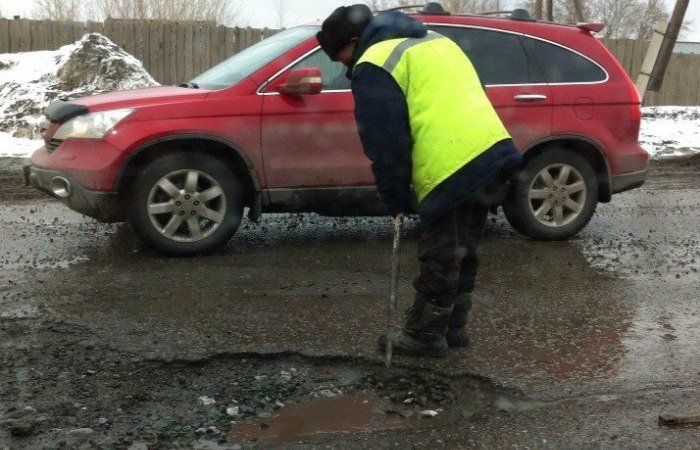 Власти Барнаула дали себе месяц на ремонт дорог после зимы