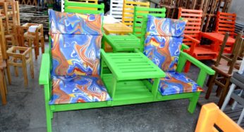 Москвичи заказали в Рубцовске партию садовых диванов