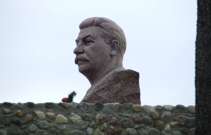 Коммунисты хотят установить бюст Сталина в центре Барнаула к 70-летию Победы