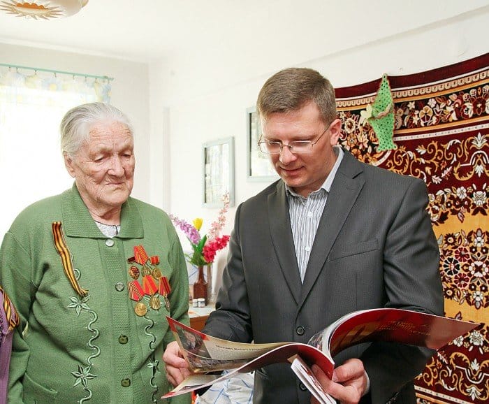 кокс Вручение подарков ветеранам (1)