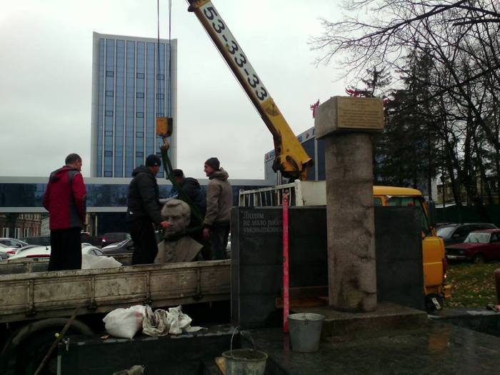 Памятник Петру Фролову установлен заново