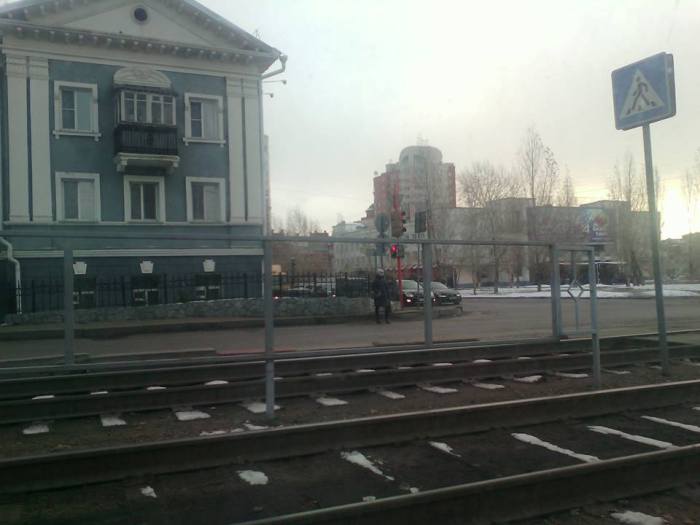 В Барнауле исчезла реклама на трамвайных ограждениях