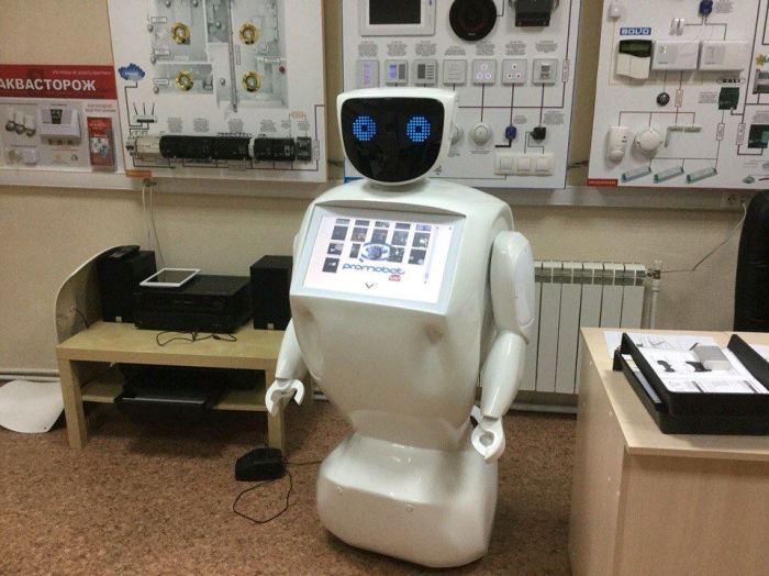 В Барнауле появился робот из Сколково