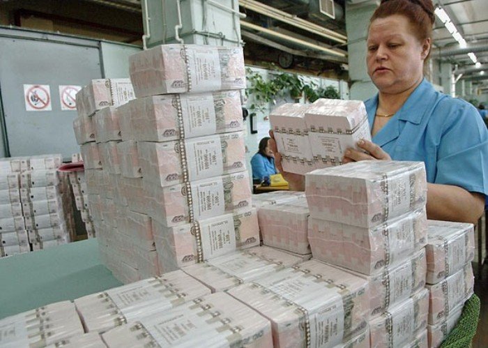 В декабре в России предполагается напечатать около триллиона рублей