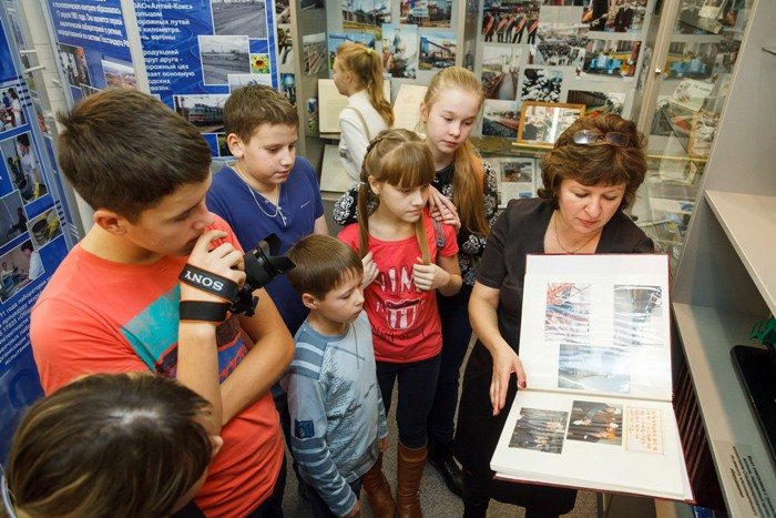 На Алтай-Коксе провели экскурсии для школьников и студентов