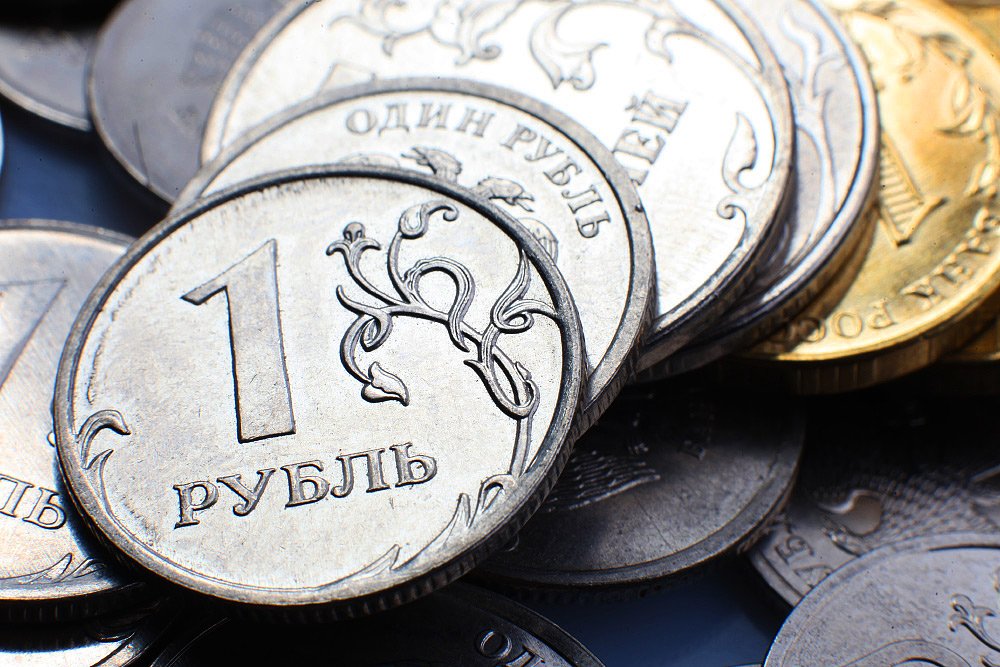 Курс доллара в банках Барнаула поднялся до 73 рублей, евро до 80 рублей