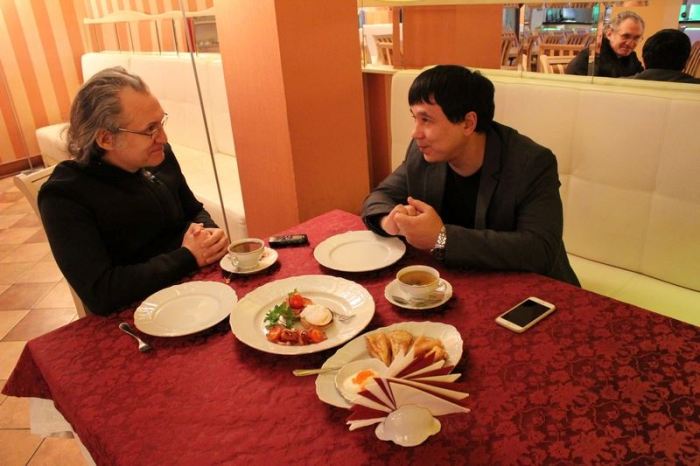 Искандер Балубаев на Завтраке с "Капиталистом": "Лень - это бич нашего времени. Вроде надо напрягаться, а все расслабились"