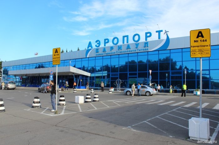 «Люди перешли в режим экономии». Число пассажиров Барнаульского аэропорта сократилось на 14 процентов
