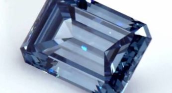 Цифра дня: бриллиант Oppenheimer Blue ушел с аукциона за $56,7 млн (видео)