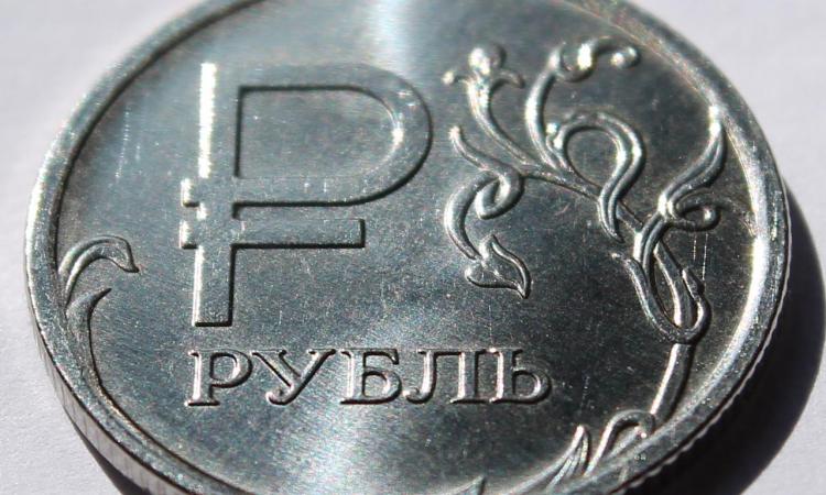 Рубль включен в тройку самых перспективных валют