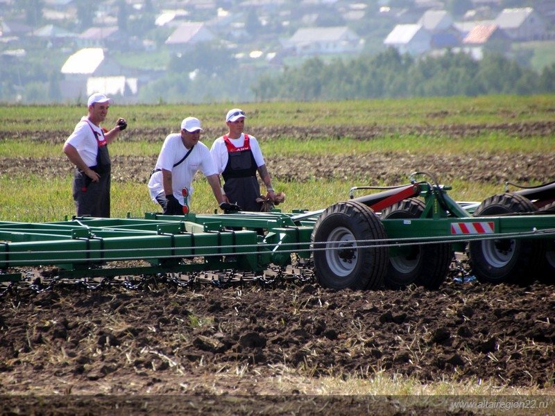 Производители сельхозтехники получат небывалый объем  господдержки – министр Ткачев