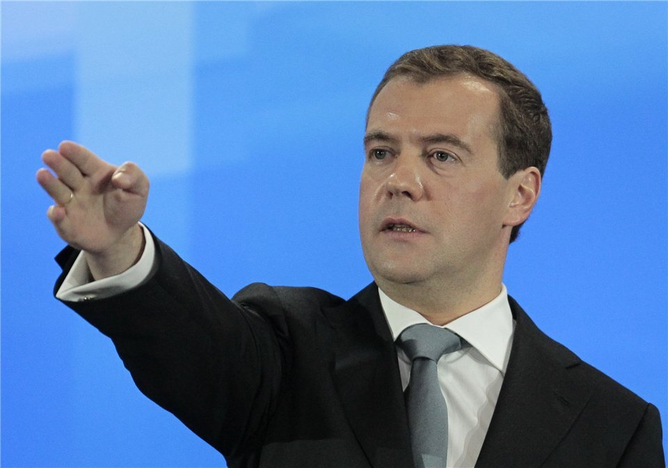 Медведев посоветовал недовольным зарплатой учителям идти в бизнес
