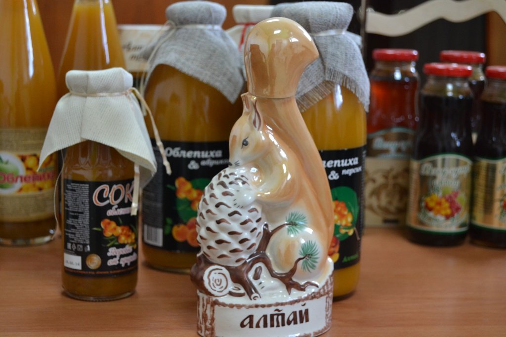 В Барнауле включили мощный автомат по розливу облепихового сока