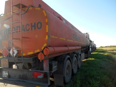 Крупную партию контрабандного бензина задержали в Алтайском крае