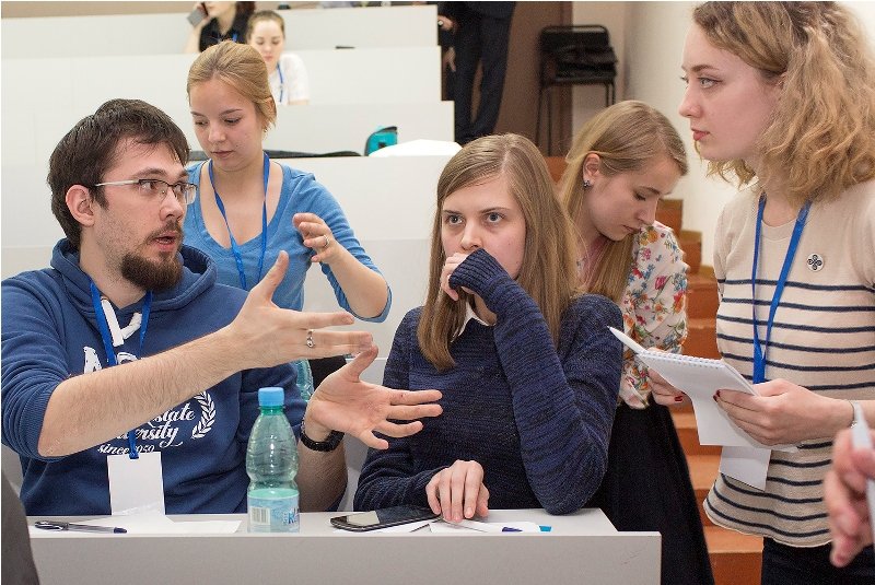 Команда студентов АлтГУ ведет бои на общероссийском Турнире трех наук