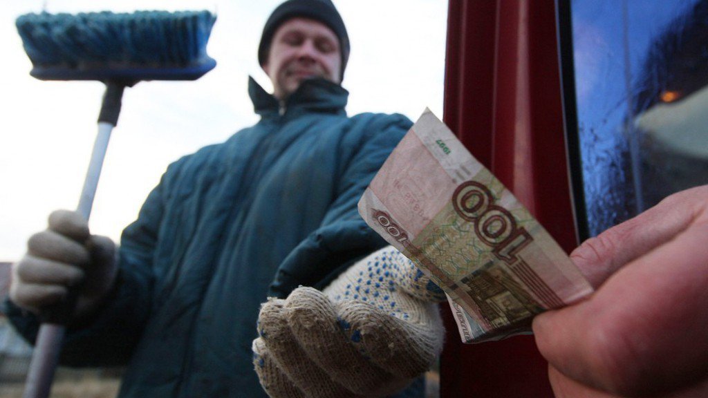 В час по сотке – голому рубаха: в России собираются ввести почасовую оплату труда
