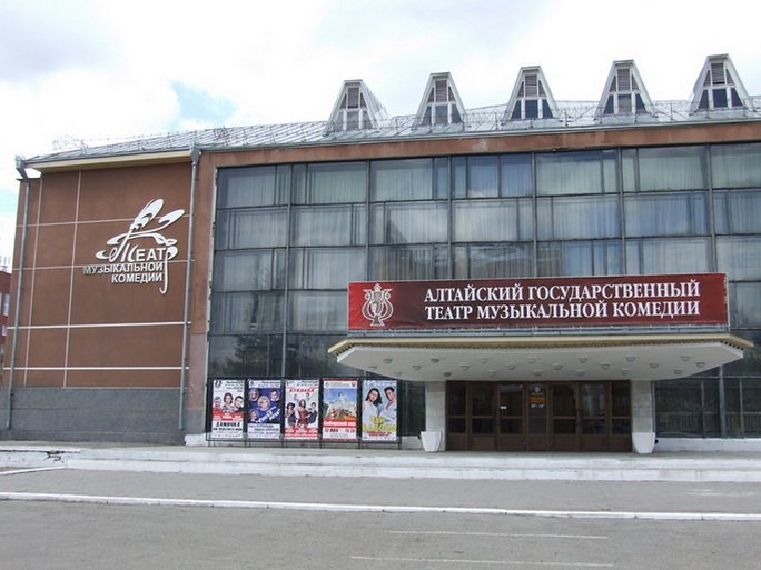 В Барнауле водителям запретят парковаться у Театра музкомедии