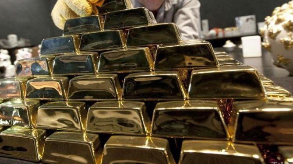 В Алтайском филиале Россельхозбанка реализованы первые золотые слитки