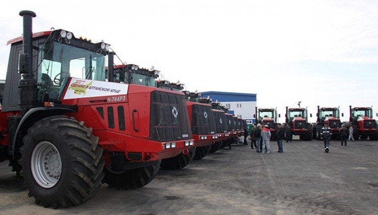 На Алтае резко нарастили выпуск тракторов «Кировец»