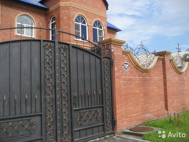 Просторный коттедж с отдельным входом для тещи продается в Барнауле