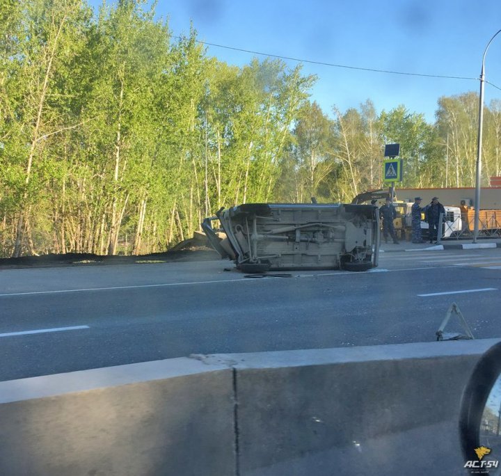 Пассажирский автобус из Барнаула попал в аварию на М-52 из-за отказавших тормозов