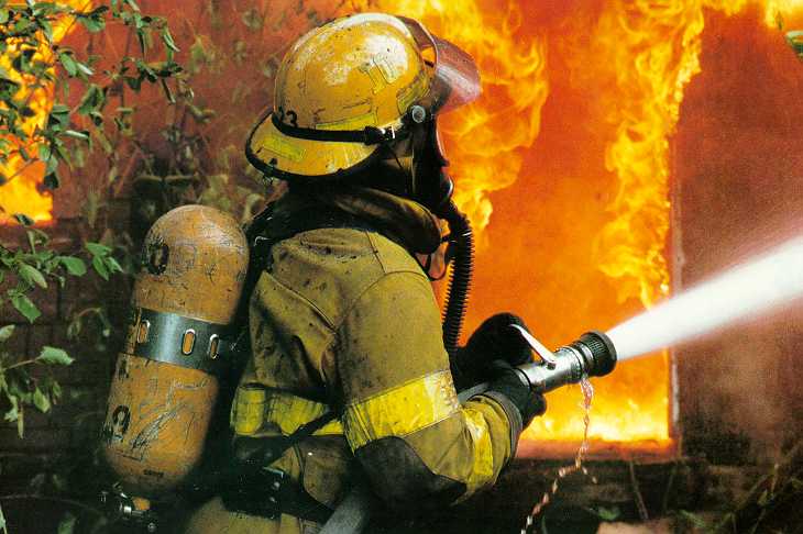 В Новосибирске сгорела гостиница, получившая «неуд» от программы «Ревизорро» за пожарную безопасность