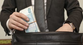 В Барнауле судят мелкого, но очень энергичного чиновника-взяточника