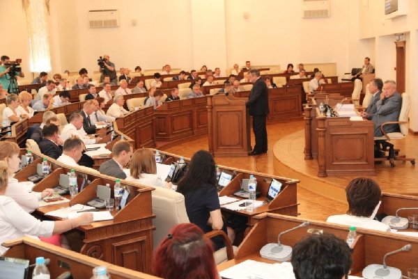 Депутаты АКЗС согласились с пополнением казны на 1,5 млрд рублей