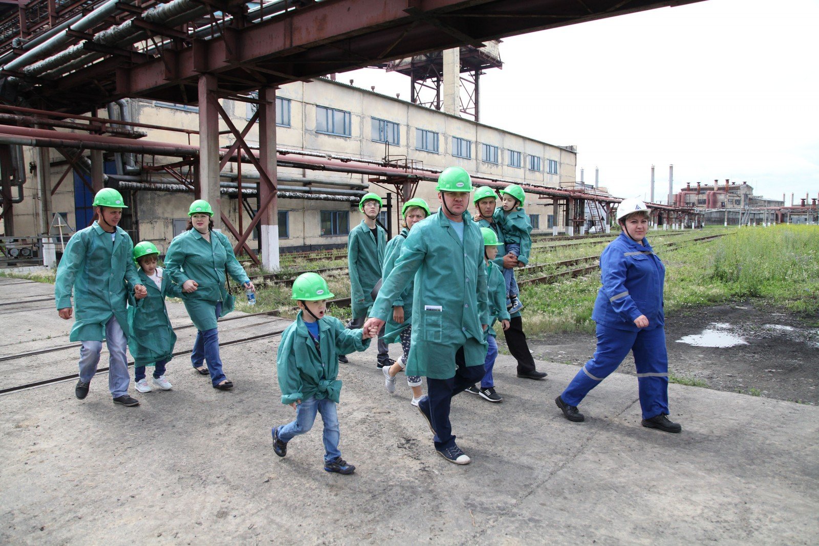 На экскурсию по Алтай-Коксу пригласили семьи работников