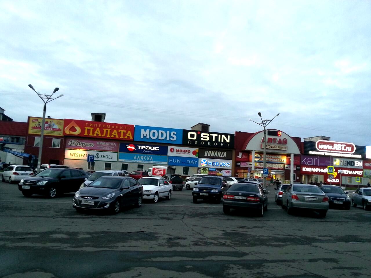 Барнаульский гипермаркет "Палата" значительно сократит торговые площади в "Алтае"