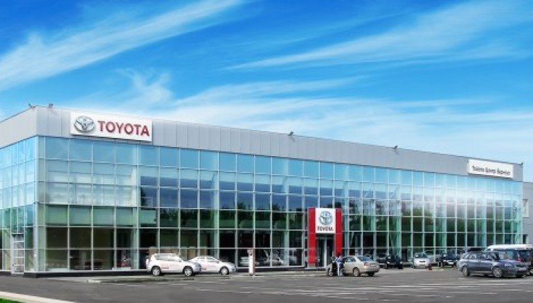 Купить здания бывших автосалонов Toyota и Lexus в Барнауле не пожелал никто