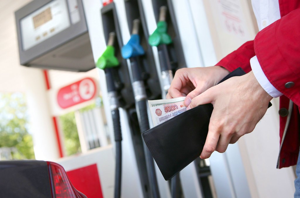 Бензин в России может вырасти до более чем 50 рублей за литр