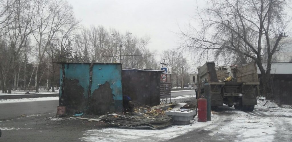 Судебные приставы в Барнауле ликвидировали самовольно поставленный киоск